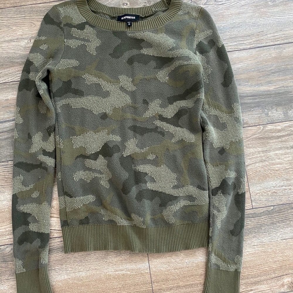 Express long sleeve camo thermal.